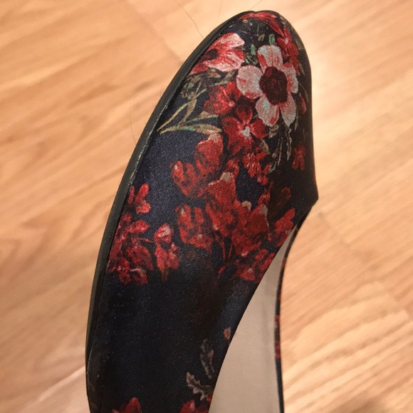Navy floral flats! Euc! - Picture 2 of 2